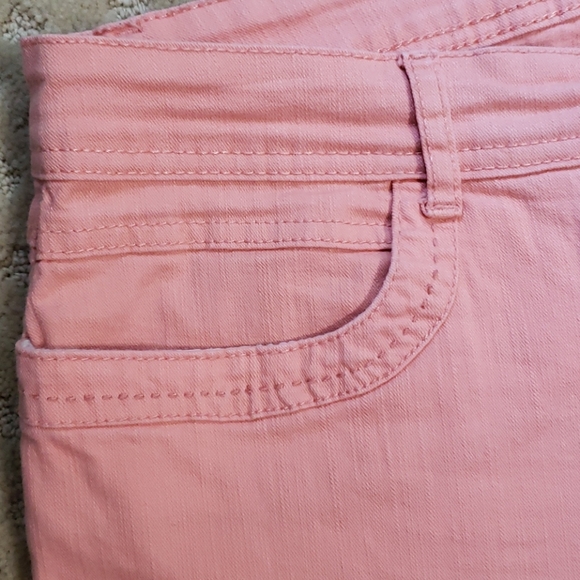 Gloria Vanderbilt Peach capri jeans - Picture 2 of 6